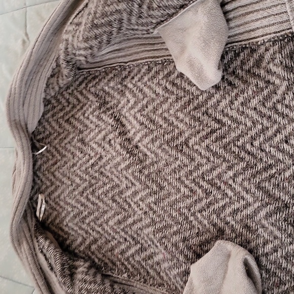 country concepts plus gray sweater - Picture 5 of 7